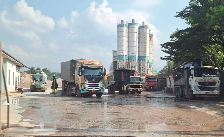Sau phản &aacute;nh xe qu&aacute; tải, trạm trộn b&ecirc; t&ocirc;ng ở Vĩnh Ph&uacute;c cam kết chấn chỉnh - Ảnh 1.
