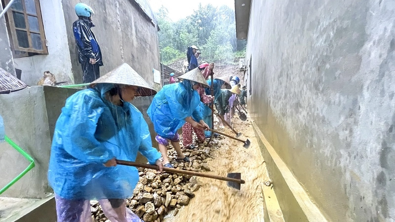 Thanh Ho&aacute;: Tập trung khắc phục hậu quả do mưa lũ g&acirc;y ra - Ảnh 5.