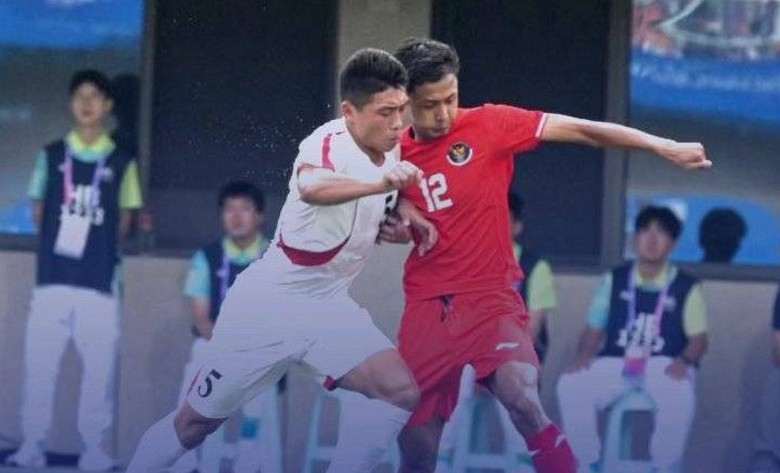 ASIAD 19: Esanov lập c&uacute; đ&uacute;p, Uzbekistan tiễn Olympic Indonesia về nước  - Ảnh 1.