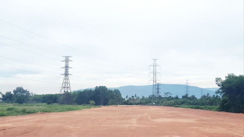 C&ocirc;ng tr&igrave;nh hạ tầng kỹ thuật chưa di dời cản tiến độ dự &aacute;n cao tốc Quảng Ng&atilde;i-Ho&agrave;i Nhơn - Ảnh 1.