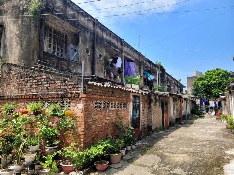 Hơn trăm hộ dân "sống mòn" trong khu tập thể nhà máy chế tạo bơm - Ảnh 2. Hơn trăm hộ dân "sống mòn" trong khu tập thể nhà máy chế tạo bơm - Ảnh 2.