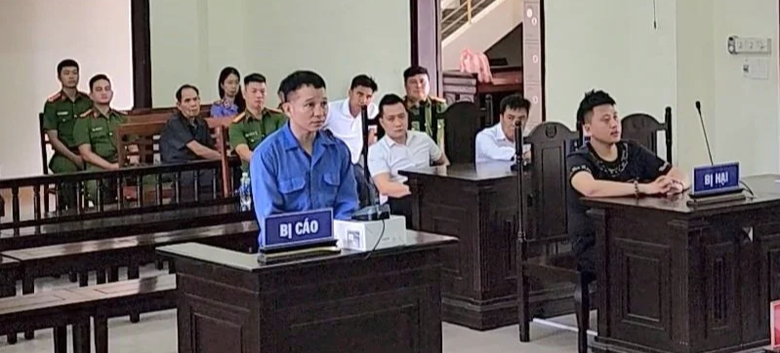 &Aacute;n t&ugrave; cho nh&oacute;m người quay clip sử dụng b&oacute;ng cười trong qu&aacute;n karaoke để tống tiền - Ảnh 1.