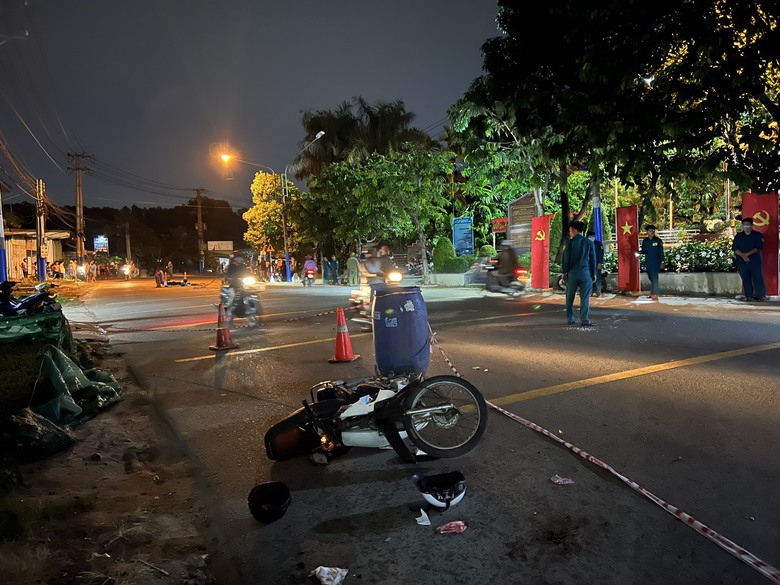Bình Dương: Hai xe máy va chạm, 1 người tử vong, 2 người bị thương - Ảnh 1. Bình Dương: Hai xe máy va chạm, 1 người tử vong, 2 người bị thương - Ảnh 1.