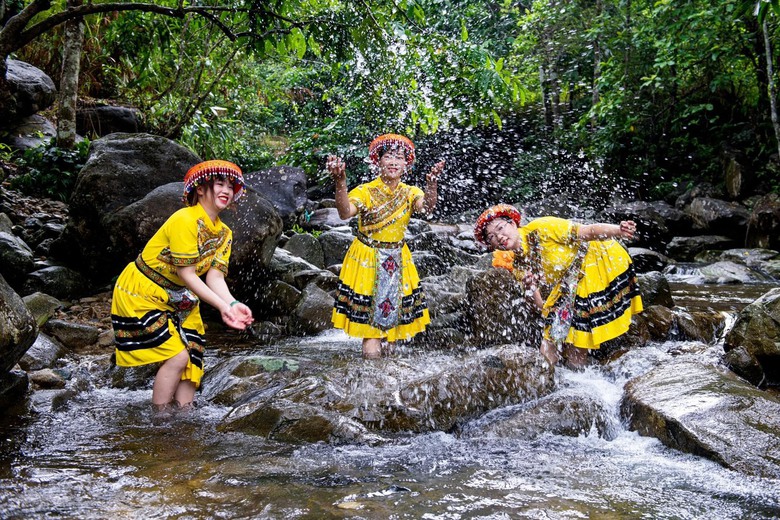 Những địa điểm du lịch trải nghiệm "hút" khách du lịch dịp nghỉ lễ 2/9 ở Quảng Ninh - Ảnh 4. Những địa điểm du lịch trải nghiệm "hút" khách du lịch dịp nghỉ lễ 2/9 ở Quảng Ninh - Ảnh 4.