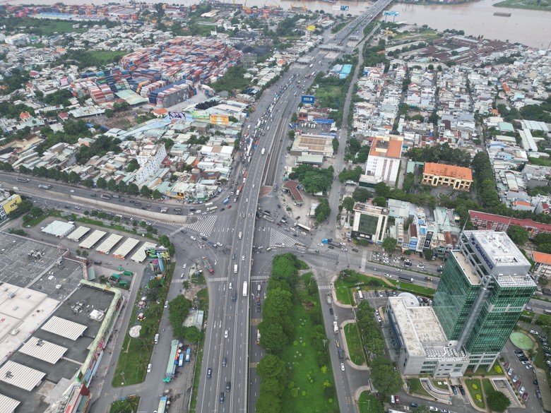 &ldquo;Mắt thần&rdquo; xuất hiện, t&agrave;i xế nhẹ ch&acirc;n ga, chở đ&uacute;ng tải trọng - Ảnh 2.