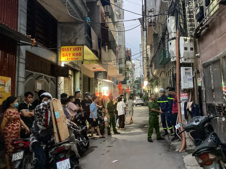 Phong tỏa chung cư mini tại H&agrave; Nội sau sự cố chập điện - Ảnh 1.