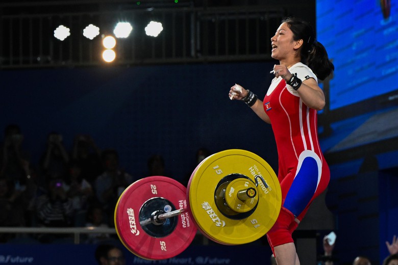 Ph&aacute; liền 15 kỷ lục tại ASIAD, hai VĐV Triều Ti&ecirc;n khiến cả ch&acirc;u &Aacute; chấn động - Ảnh 1.