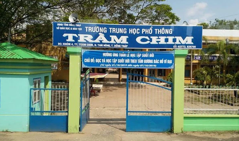Một hiệu trưởng ở Đồng Th&aacute;p đột quỵ khi đọc diễn văn khai giảng năm học mới - Ảnh 1.