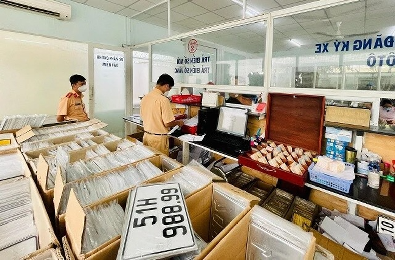 Xin cấp lại biển số định danh, chủ xe c&oacute; phải đ&oacute;ng ph&iacute; lần thứ hai? - Ảnh 1.