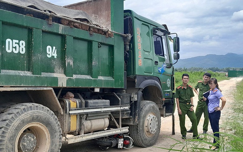 Khởi tố l&aacute;i xe g&acirc;y tai nạn khiến 2 học sinh tử vong ở Điện Bi&ecirc;n - Ảnh 2.