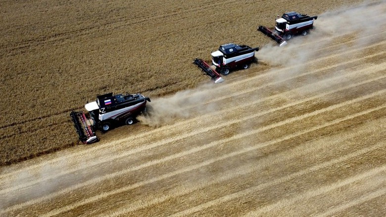 Lo thiếu nhi&ecirc;n liệu, Bộ trưởng Nga đề xuất cấm xuất khẩu dầu - Ảnh 1.