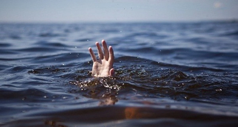 C&ugrave;ng bạn ra ao chơi, b&eacute; 7 tuổi đuối nước thương t&acirc;m- Ảnh 1.