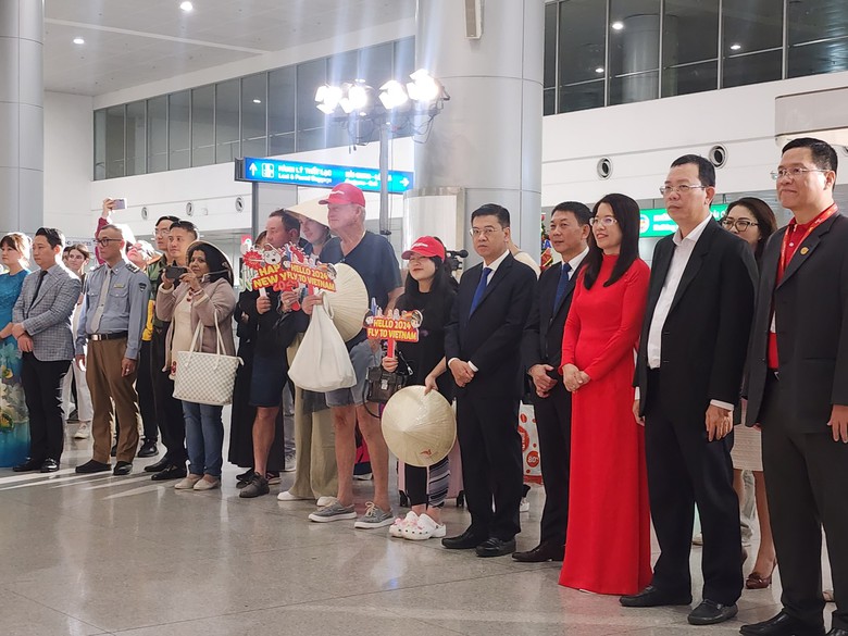 TP.HCM đ&oacute;n đo&agrave;n kh&aacute;ch quốc tế &ldquo;x&ocirc;ng đất&rdquo; năm 2024- Ảnh 1.