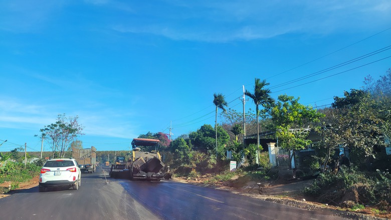 Thứ trưởng Nguyễn Duy L&acirc;m: Tận dụng thời tiết tốt, đẩy nhanh tiến độ dự &aacute;n QL19- Ảnh 2.