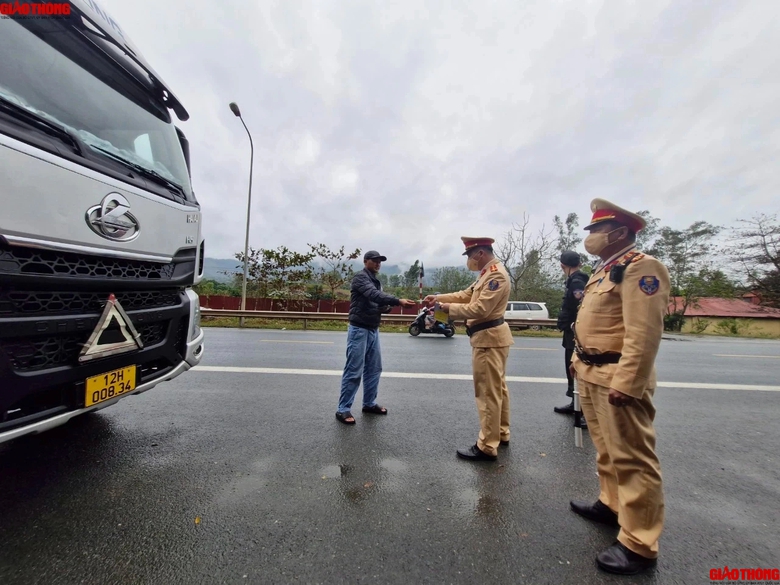 Tổng kiểm so&aacute;t vi phạm từ quốc lộ l&ecirc;n cao tốc- Ảnh 10.