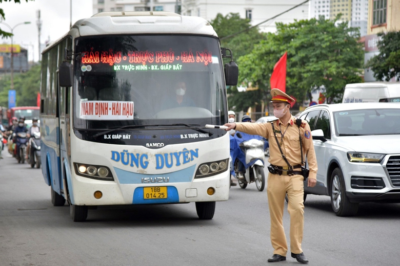 Nh&agrave; xe thu tiền nhưng kh&ocirc;ng giao v&eacute; cho kh&aacute;ch c&oacute; bị xử phạt?- Ảnh 1.