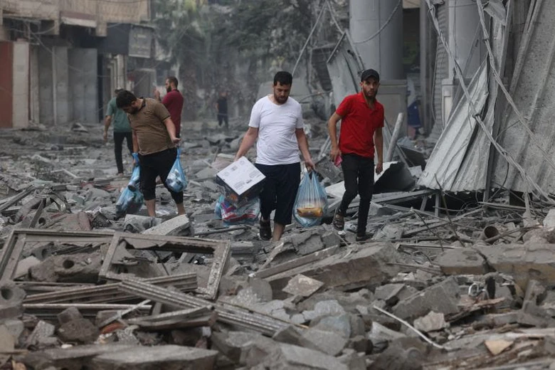 Người d&acirc;n Gaza phải hứng chịu hậu quả nặng nề từ c&aacute;c hoạt động qu&acirc;n sự của Israel (Ảnh: AFP)