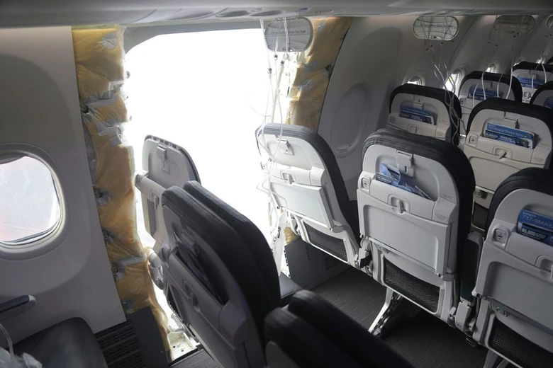 FAA ch&iacute;nh thức điều tra Boeing sau vụ m&aacute;y bay 737 Max 9 rơi cửa giữa trời- Ảnh 2.