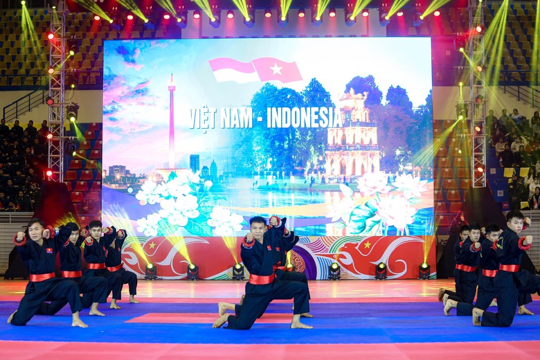 Chủ tịch nước và Tổng thống Indonesia xem trình diễn Pencak silat, võ cổ truyền- Ảnh 8. Chủ tịch nước và Tổng thống Indonesia xem trình diễn Pencak silat, võ cổ truyền- Ảnh 8.