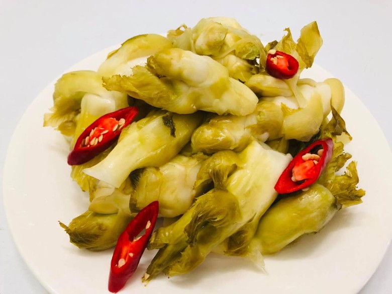 Loại rau chỉ c&oacute; trong m&ugrave;a đ&ocirc;ng, gi&aacute; một c&acirc;n cả trăm ng&agrave;n vẫn nhiều người săn l&ugrave;ng- Ảnh 4.