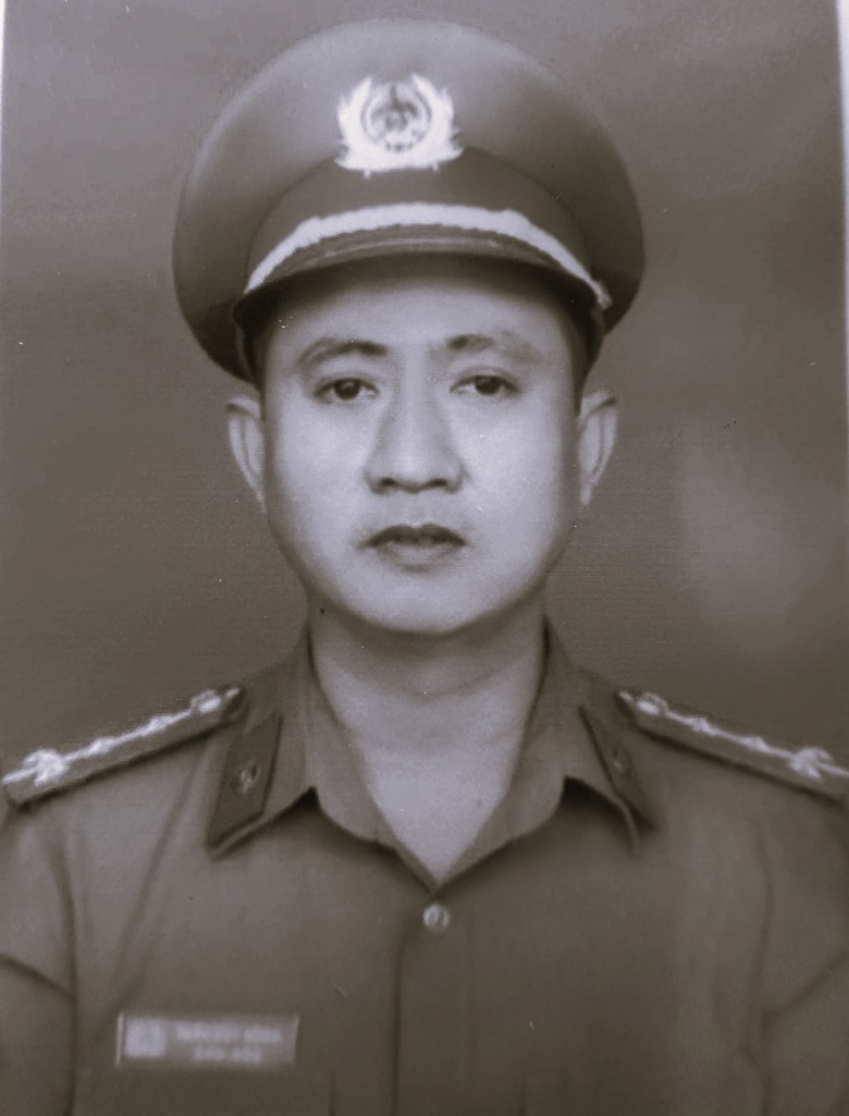 Ph&oacute; trưởng c&ocirc;ng an phường hy sinh khi khống chế đối tượng chặn xe, đe dọa người đi đường- Ảnh 1.