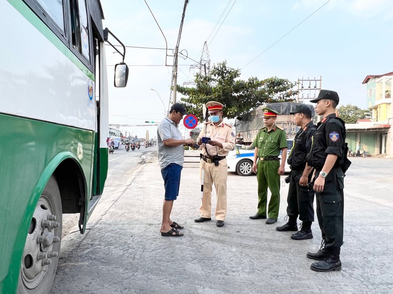 CSGT c&oacute; những quyền hạn g&igrave; khi tuần tra kh&ocirc;ng cần c&ocirc;ng khai kế hoạch?- Ảnh 1.