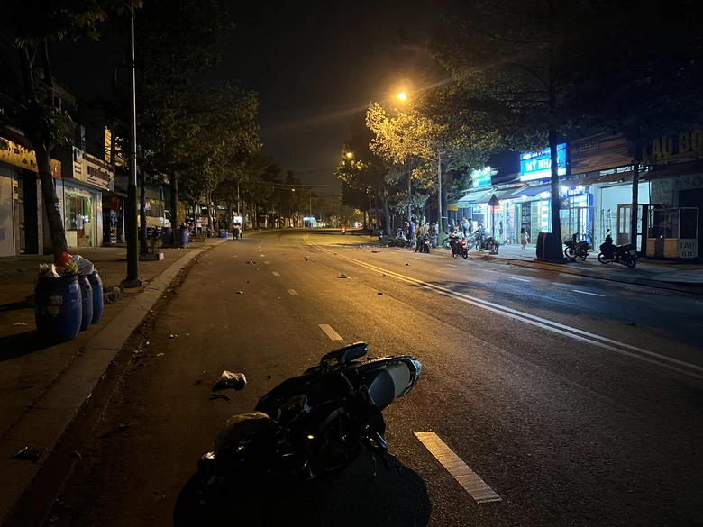 Hai xe m&aacute;y đối đầu trong đ&ecirc;m, một người tử vong- Ảnh 3.