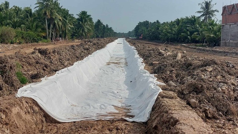 Công nhân chia 3 ca, 4 kíp tất bật thi công cầu Đại Ngãi- Ảnh 4. Công nhân chia 3 ca, 4 kíp tất bật thi công cầu Đại Ngãi- Ảnh 4.