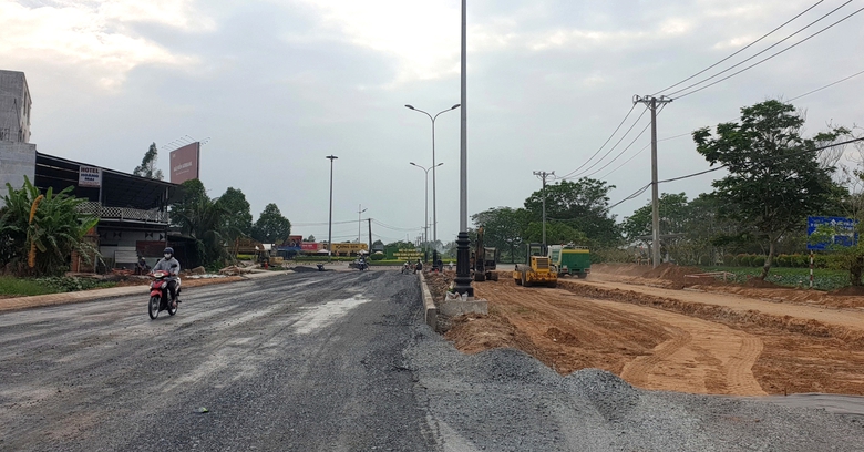 Có mặt bằng, đường Vành đai sân bay Cần Thơ ráo riết thi công, kịp thông xe trước Tết- Ảnh 1. Có mặt bằng, đường Vành đai sân bay Cần Thơ ráo riết thi công, kịp thông xe trước Tết- Ảnh 1.