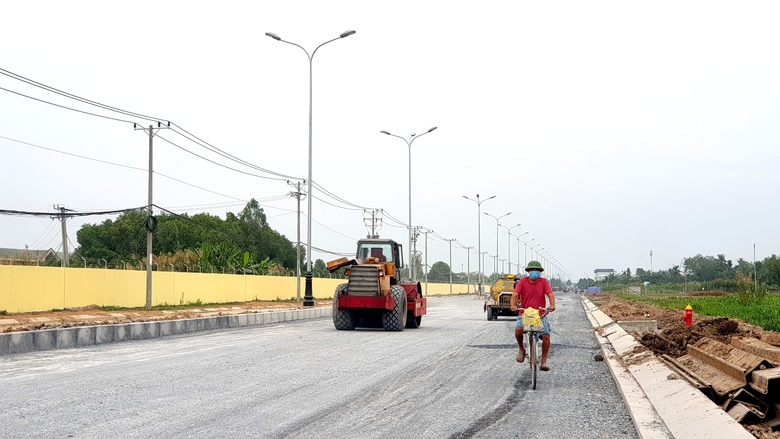 Có mặt bằng, đường Vành đai sân bay Cần Thơ ráo riết thi công, kịp thông xe trước Tết- Ảnh 3. Có mặt bằng, đường Vành đai sân bay Cần Thơ ráo riết thi công, kịp thông xe trước Tết- Ảnh 3.