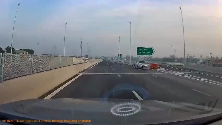 Li&ecirc;n tiếp ph&aacute;t hiện &ocirc; t&ocirc; đi ngược chiều tr&ecirc;n cao tốc Mỹ Thuận - Cần Thơ- Ảnh 3.