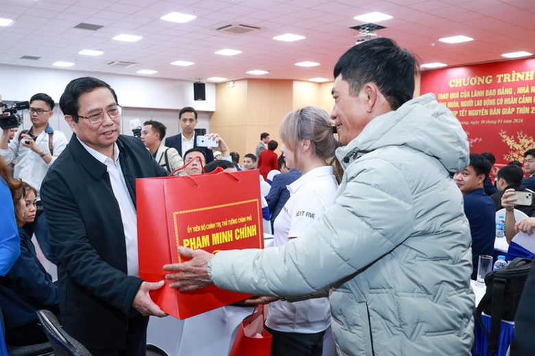 Thủ tướng y&ecirc;u cầu chi trả kịp thời lương thưởng cho người lao động trước Tết - Ảnh 1.