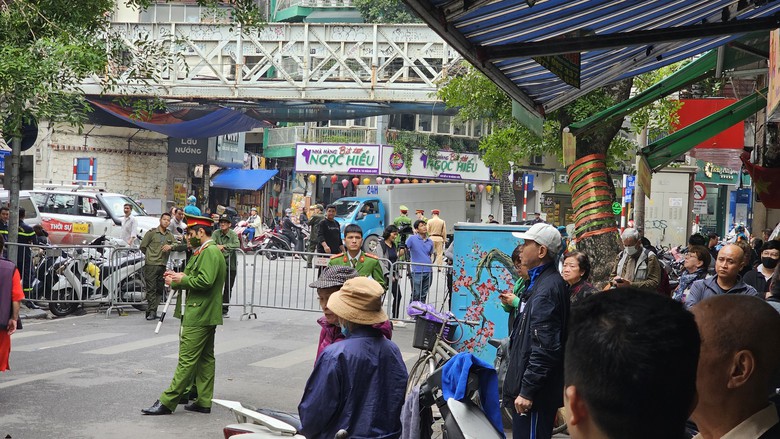 Tan hoang hiện trường vụ ch&aacute;y khiến 4 người tử vong ở H&agrave; Nội- Ảnh 6.