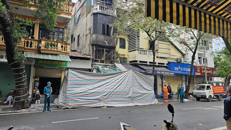 Tan hoang hiện trường vụ ch&aacute;y khiến 4 người tử vong ở H&agrave; Nội- Ảnh 1.