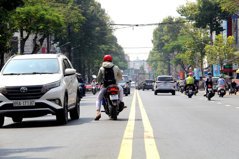 Nhiều tuyến đường ở Cần Thơ "kho&aacute;c &aacute;o mới" đ&oacute;n tết Gi&aacute;p Th&igrave;n 2024- Ảnh 10.