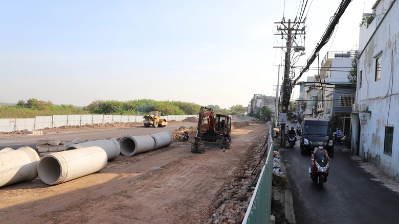 Ph&aacute; dỡ bức tường tồn tại hơn 30 năm, đường xuy&ecirc;n s&acirc;n bay T&acirc;n Sơn Nhất rộng th&ecirc;nh thang- Ảnh 8.