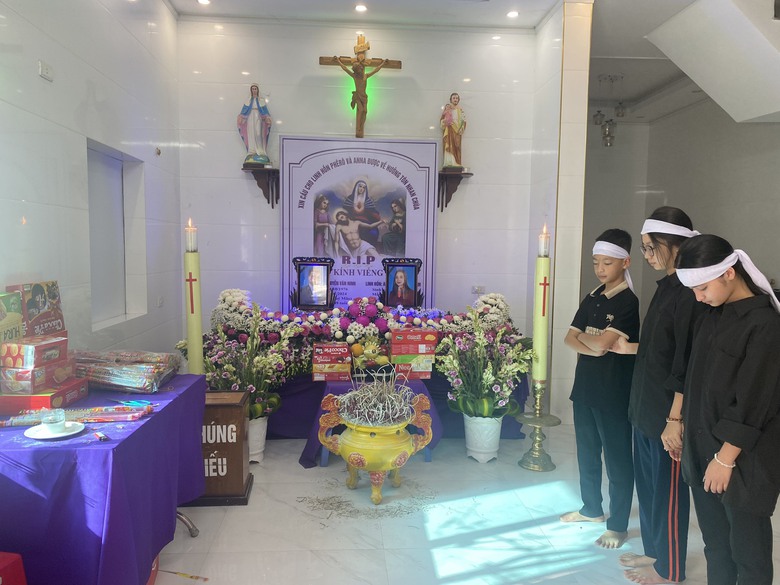 Bố mẹ mất do tai nạn l&uacute;c mưu sinh, 3 đứa trẻ bơ vơ trong chớp mắt- Ảnh 1.