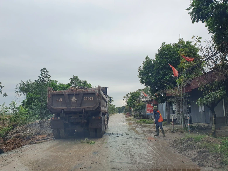 Hải Dương: D&acirc;n lo ngại dự &aacute;n đường tỉnh thi c&ocirc;ng "kiểu lạ", đổ thải sai nơi cấp ph&eacute;p  - Ảnh 4.