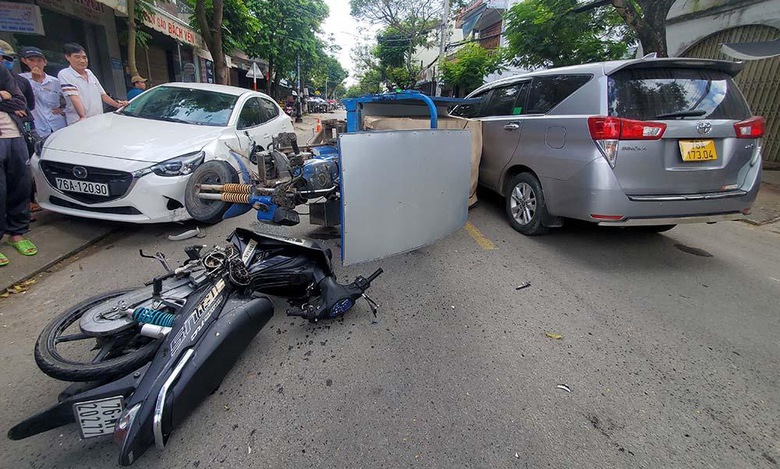 C&ocirc;ng an Quảng Ng&atilde;i mạnh tay xử l&yacute; xe ba b&aacute;nh, xe l&ocirc;i, xe k&eacute;o- Ảnh 3.