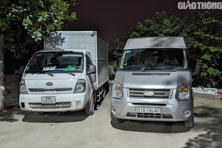 Hai t&agrave;i xế &ocirc; t&ocirc; rượt đuổi, ch&egrave;n &eacute;p nhau tr&ecirc;n đường phố H&agrave; Nội khai g&igrave;?- Ảnh 1.