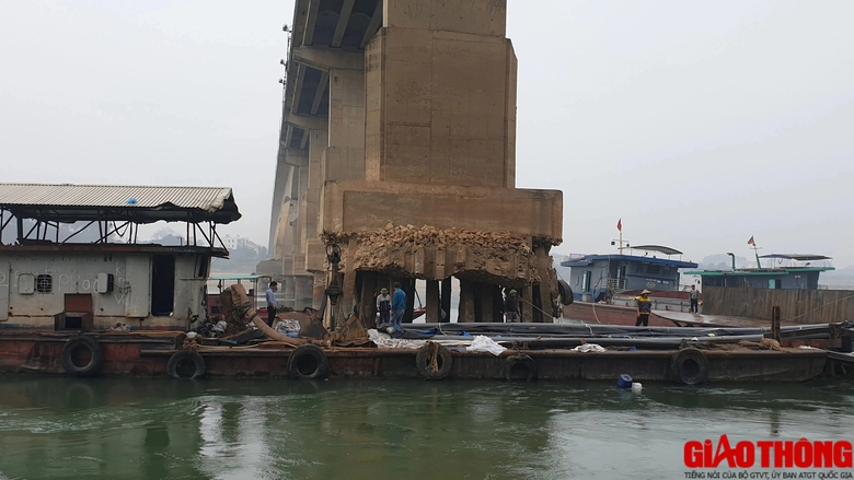 Chi 1,2 tỷ đồng khắc phục chống xói trụ móng cầu Trung Hà- Ảnh 9. Chi 1,2 tỷ đồng khắc phục chống xói trụ móng cầu Trung Hà- Ảnh 9.