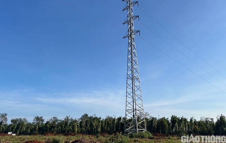 Di dời loạt trụ điện phục vụ thi c&ocirc;ng cao tốc Kh&aacute;nh H&ograve;a - Bu&ocirc;n Ma Thuột- Ảnh 1.