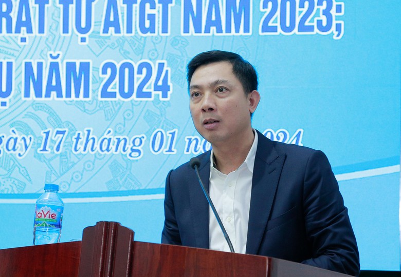 Đi đường kiểu "điền v&agrave;o chỗ trống" tiềm ẩn nhiều nguy cơ tai nạn- Ảnh 5.