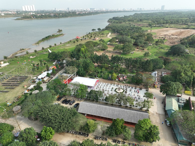 Du kh&aacute;ch th&iacute;ch th&uacute; với hội thi hoa đ&agrave;o lần đầu tổ chức ở Thủ đ&ocirc;- Ảnh 13.