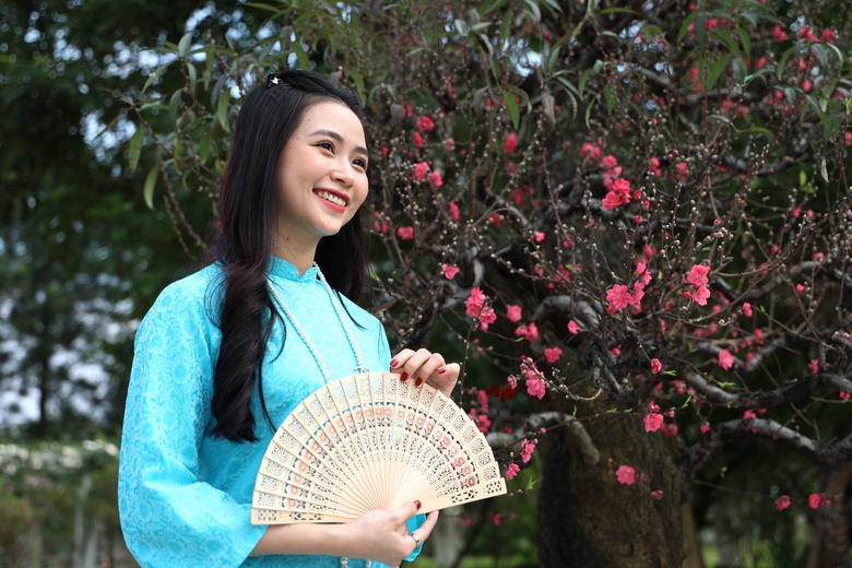 Du kh&aacute;ch th&iacute;ch th&uacute; với hội thi hoa đ&agrave;o lần đầu tổ chức ở Thủ đ&ocirc;- Ảnh 8.