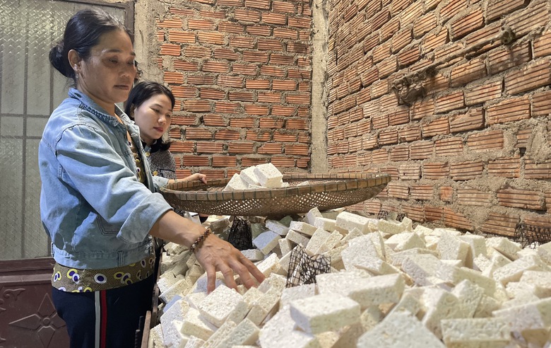 Lạ lẫm m&oacute;n b&aacute;nh truyền thống được l&agrave;m từ hạt nếp ngon gi&ograve;n ng&agrave;y Tết- Ảnh 9.