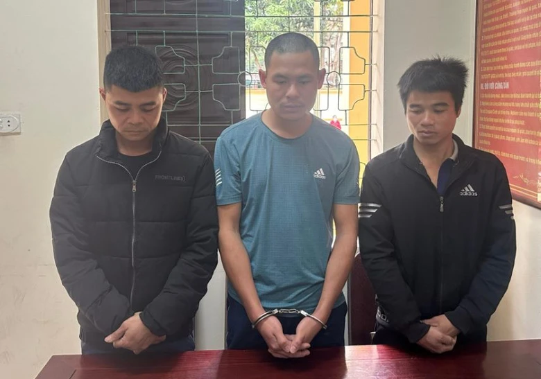 Khởi tố 3 thanh ni&ecirc;n lao xe b&aacute;n tải v&agrave;o tổ c&ocirc;ng t&aacute;c khiến 1 CSGT bị thương rồi bỏ trốn- Ảnh 1.