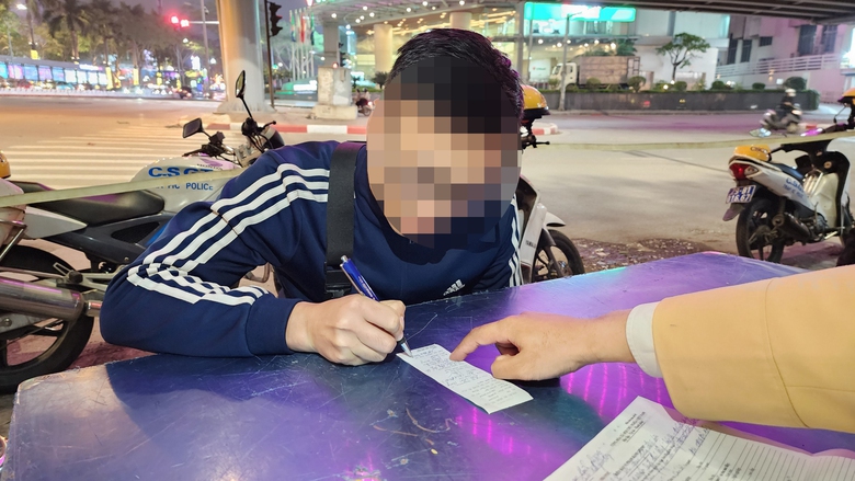 Vi phạm nồng độ cồn, nữ t&agrave;i xế khăng khăng"c&oacute; say đ&acirc;u, đi b&igrave;nh thường m&agrave;"- Ảnh 10.
