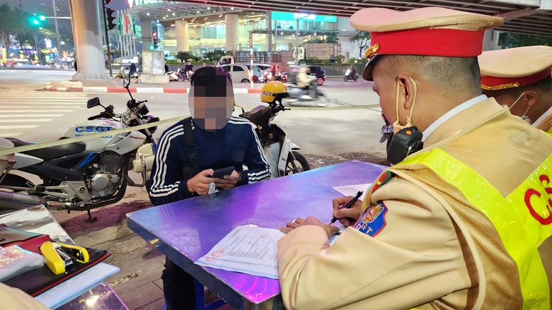 Vi phạm nồng độ cồn, nữ t&agrave;i xế khăng khăng"c&oacute; say đ&acirc;u, đi b&igrave;nh thường m&agrave;"- Ảnh 9.