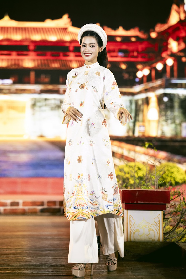 C&aacute;c hoa, &aacute; hậu đ&igrave;nh đ&aacute;m xuất hiện tại khai mạc Lễ hội Tết Việt Gi&aacute;p Th&igrave;n 2024- Ảnh 3.